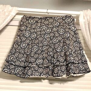 Ann Taylor LOFT skirt black white floral patterned layered ruffle